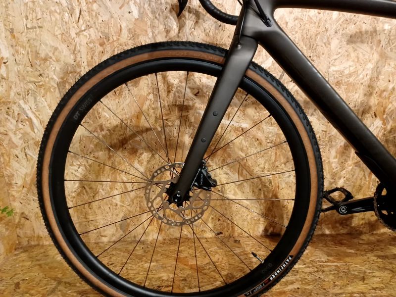 Specialized Diverge Sport Carbon 2025 Satin Carbon / Blue Onyx, velikost 54.(170-178cm) 