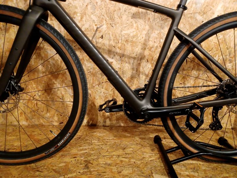 Specialized Diverge Sport Carbon 2025 Satin Carbon / Blue Onyx, velikost 54.(170-178cm) 