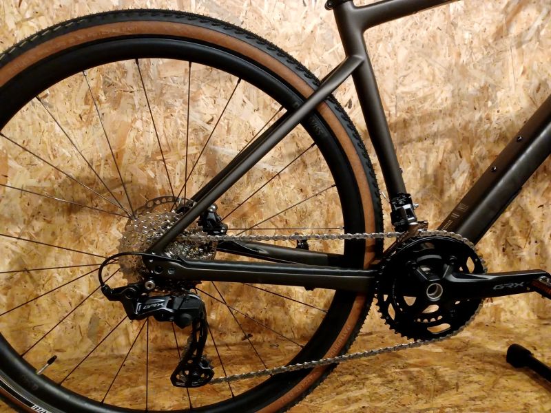 Specialized Diverge Sport Carbon 2025 Satin Carbon / Blue Onyx, velikost 54.(170-178cm) 