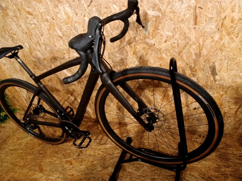 Specialized Diverge Sport Carbon 2025 Satin Carbon / Blue Onyx, velikost 54.(170-178cm) 