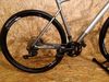 Gravel Focus Atlas 6.7 DI gravel kolo Nepalsilver Glossy/Steelgrey Glossy 2025, velikost rámu L