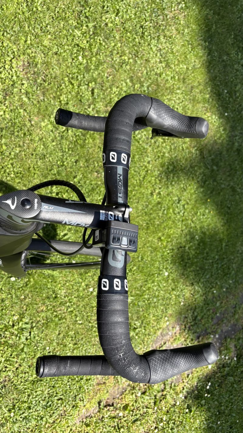 Pinarello Nytro, e-silnice, najeto 800km, puvodni cena >250tis CZK