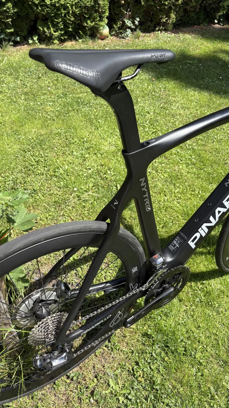 Pinarello Nytro, e-silnice, najeto 800km, puvodni cena >250tis CZK