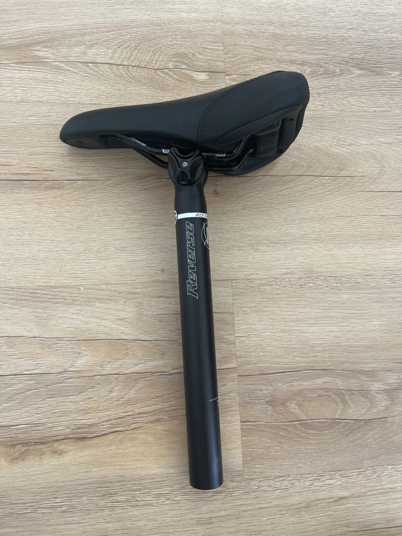 Reverse Nico Vink sedlo + sedlovka ShovelandShred