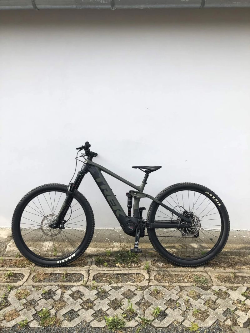 PRODÁM CELOODPRUŽENÉ ELEKTROKOLO TREK – TOP STAV