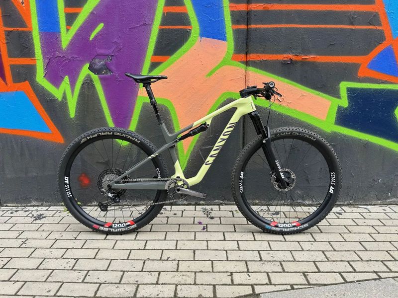Canyon Lux WC CFR z teamu CANYON SIDI velikost M