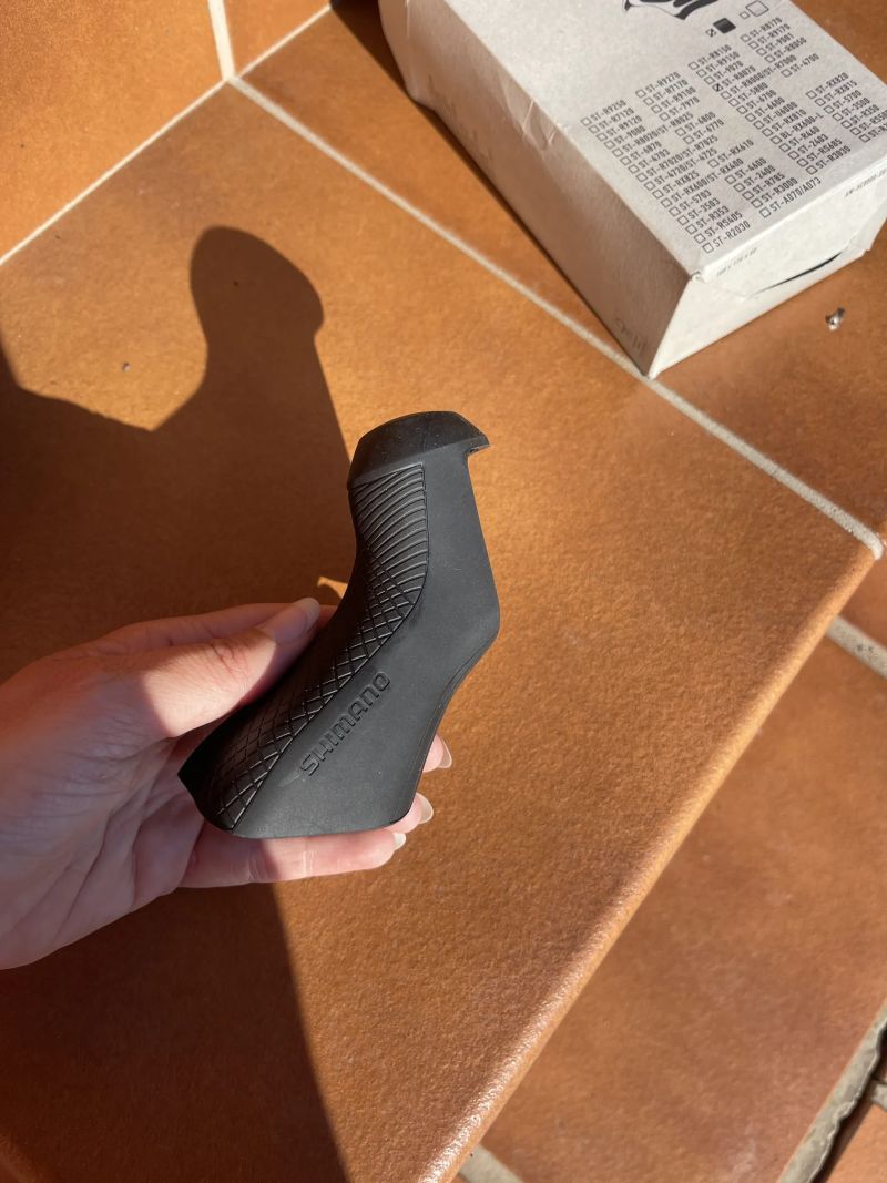 Shimano Gumy na páky - bracket cover ST-R8070