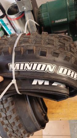 Zánovní 2 ks pláště Maxxis Minion DHF; 29x2.5, Maxxis Dissector; 29x2.4