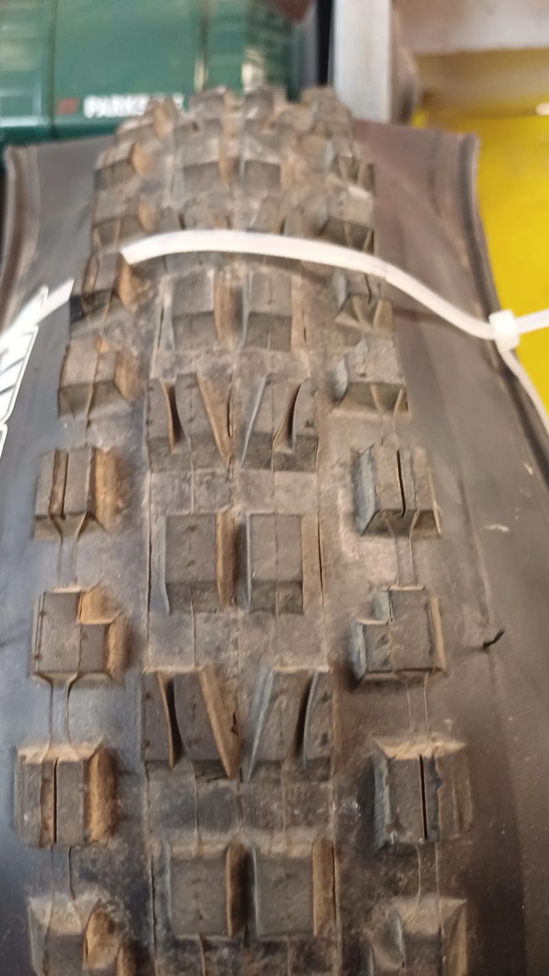 Zánovní 2 ks pláště Maxxis Minion DHF; 29x2.5, Maxxis Dissector; 29x2.4