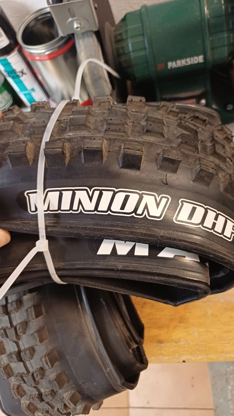 Zánovní 2 ks pláště Maxxis Minion DHF; 29x2.5, Maxxis Dissector; 29x2.4