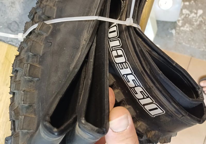 Zánovní 2 ks pláště Maxxis Minion DHF; 29x2.5, Maxxis Dissector; 29x2.4
