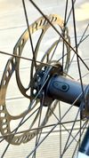 Zapletená kola Crankbrothers Synthesis 29”