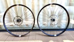 Zapletená kola Crankbrothers Synthesis 29”
