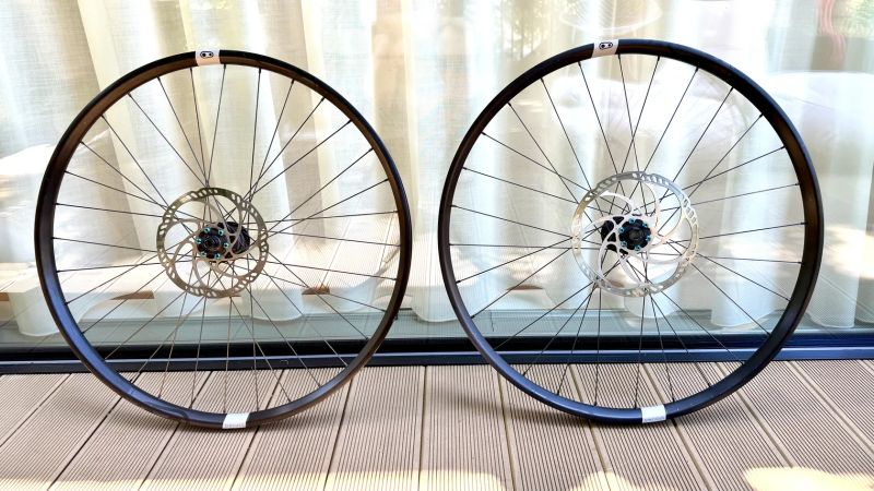 Zapletená kola Crankbrothers Synthesis 29”