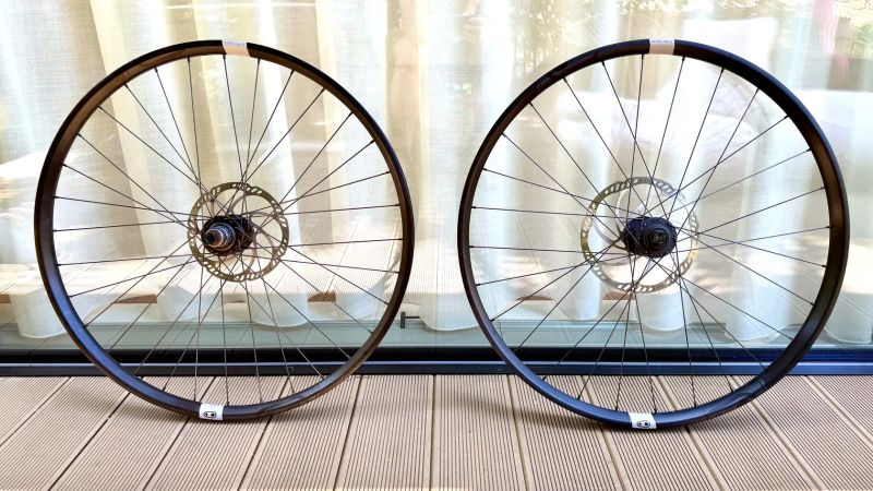 Zapletená kola Crankbrothers Synthesis 29”
