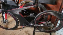 Zapletena kola HED Jet 6/9 plus, tubeless