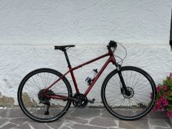 Merida Crossway 700 2024 – 12 kg, 1200 km, výborný stav