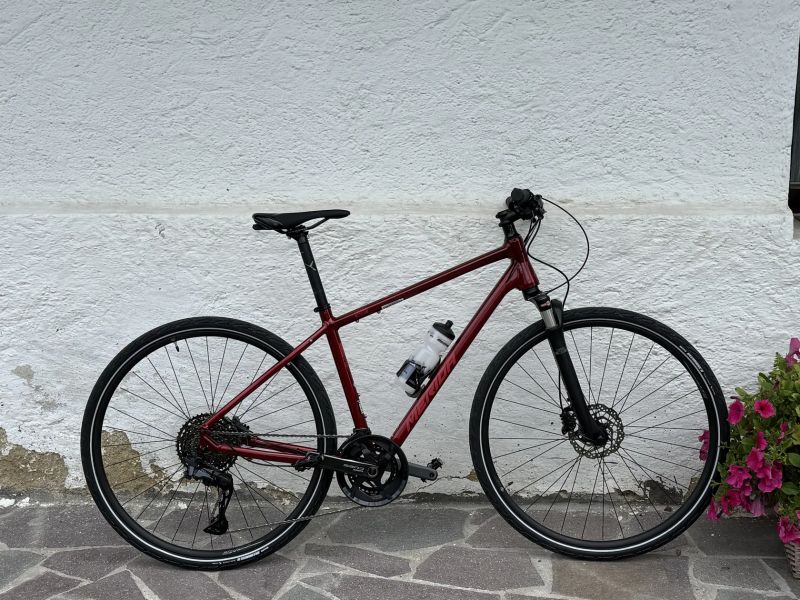 Merida Crossway 700 2024 – 12 kg, 1200 km, výborný stav
