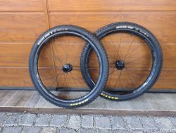 sada karbonových kol RACE FACE 29" Carbon ARC 36 VAULTJ414/J424 Boost + MAXXIS DHF a DHR II 