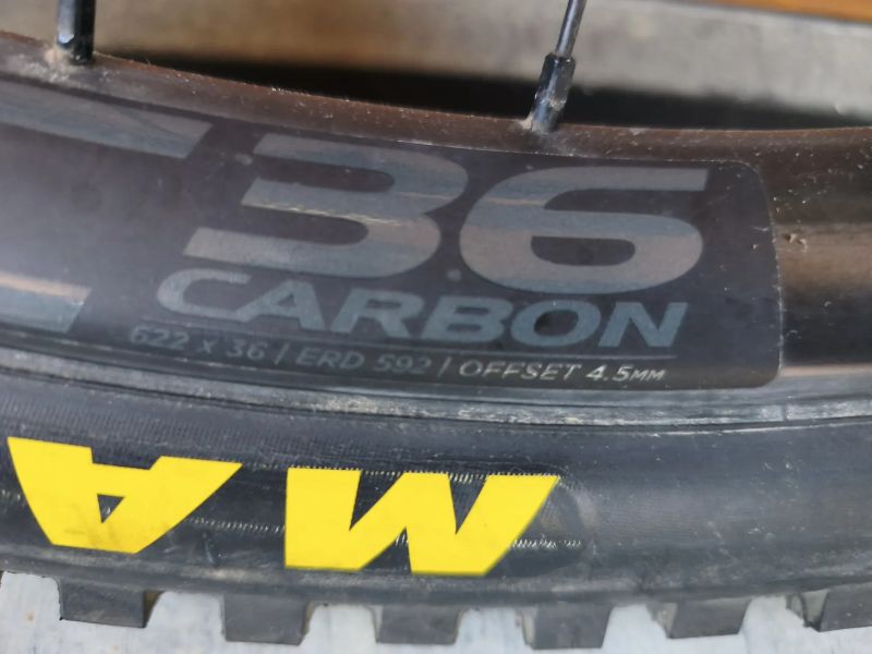 sada karbonových kol RACE FACE 29" Carbon ARC 36 VAULTJ414/J424 Boost + MAXXIS DHF a DHR II 