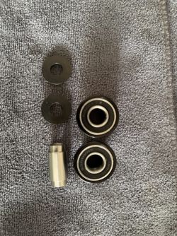 FOX vymezovací ložisková vložka 8mm do tlumiče M30mm