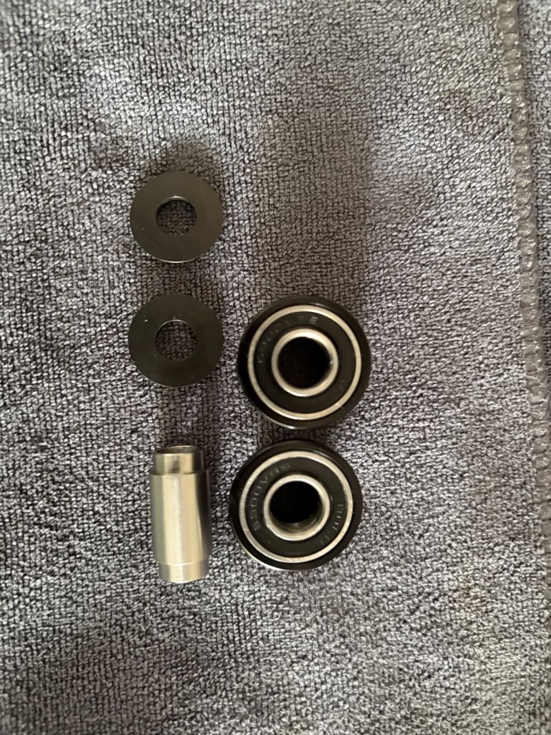 FOX vymezovací ložisková vložka 8mm do tlumiče M30mm