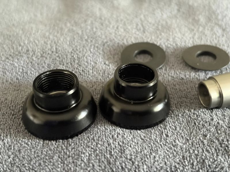 FOX vymezovací ložisková vložka 8mm do tlumiče M30mm