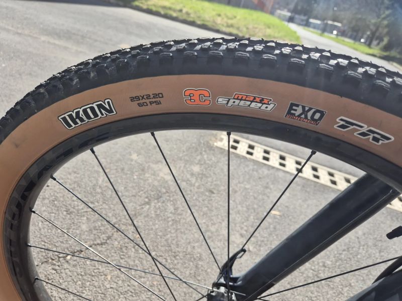 Canyon Exceed cf7 - karbonová kola Reynolds
