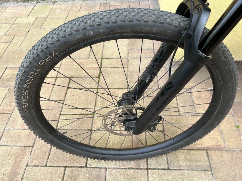 Trek Top Fuel 9.7 (2024) M/L – Karbonové, v ZÁRUCE, top stav!