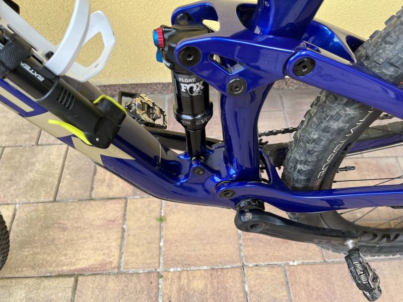 Trek Top Fuel 9.7 (2024) M/L – Karbonové, v ZÁRUCE, top stav!