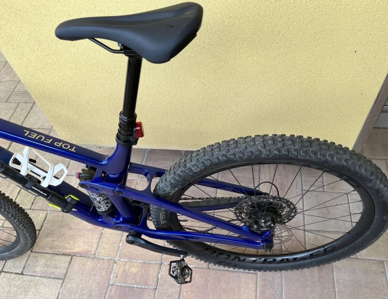 Trek Top Fuel 9.7 (2024) M/L – Karbonové, v ZÁRUCE, top stav!