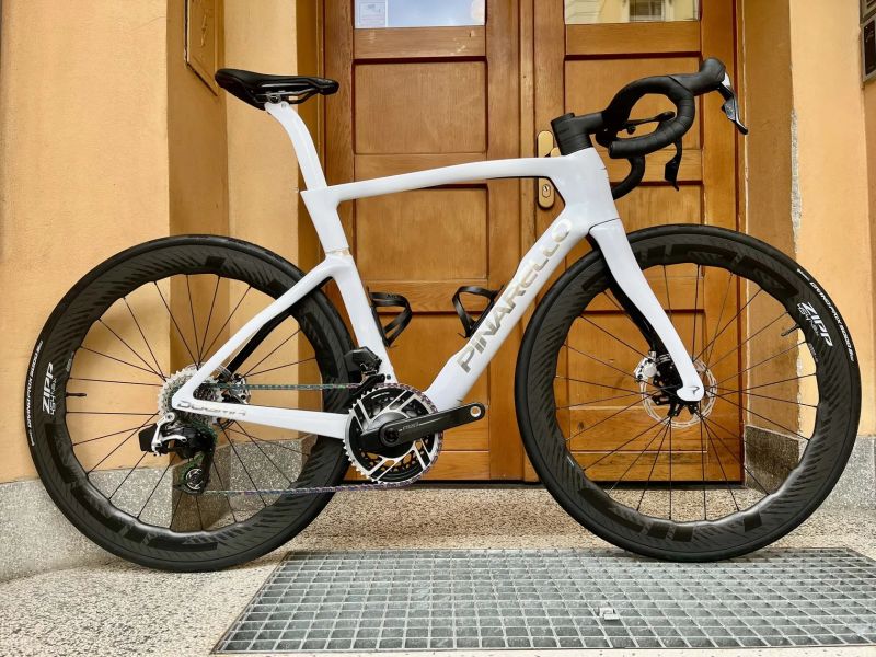Pinarello Dogma F (NOVÁ), Zipp 454 NSW, SRAM Red AXS E1
