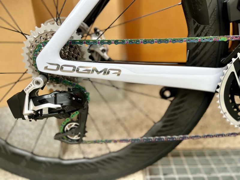 Pinarello Dogma F (NOVÁ), Zipp 454 NSW, SRAM Red AXS E1