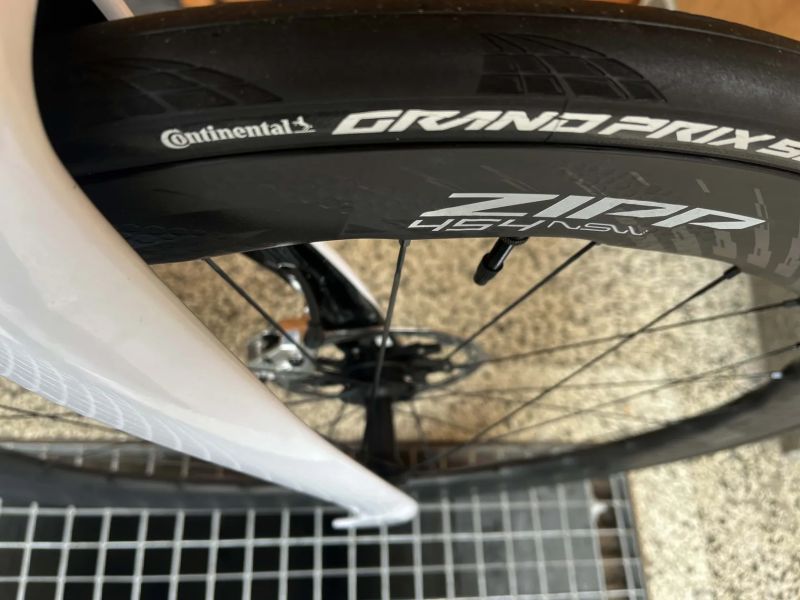 Pinarello Dogma F (NOVÁ), Zipp 454 NSW, SRAM Red AXS E1