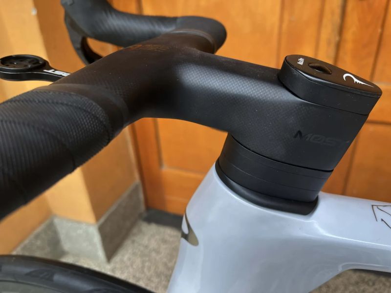 Pinarello Dogma F (NOVÁ), Zipp 454 NSW, SRAM Red AXS E1