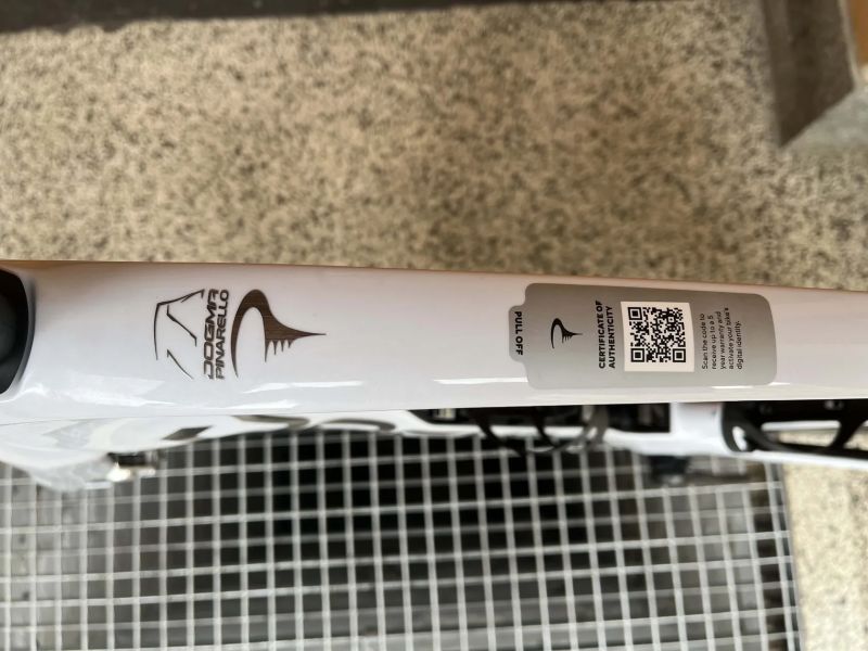 Pinarello Dogma F (NOVÁ), Zipp 454 NSW, SRAM Red AXS E1