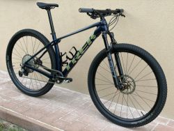 Horské kolo TREK Procaliber 9.6 Blue Carbon Smoke, komponenty SID/XT, vel. ML – ZÁNOVNÍ