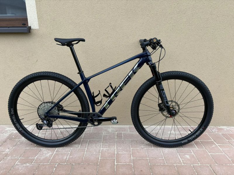 Horské kolo TREK Procaliber 9.6 Blue Carbon Smoke, komponenty SID/XT, vel. ML – ZÁNOVNÍ