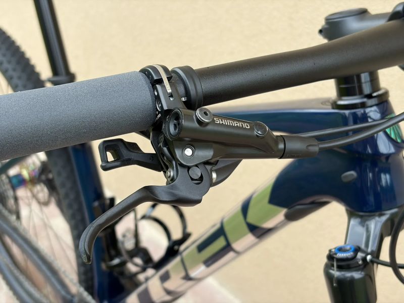 Horské kolo TREK Procaliber 9.6 Blue Carbon Smoke, komponenty SID/XT, vel. ML – ZÁNOVNÍ