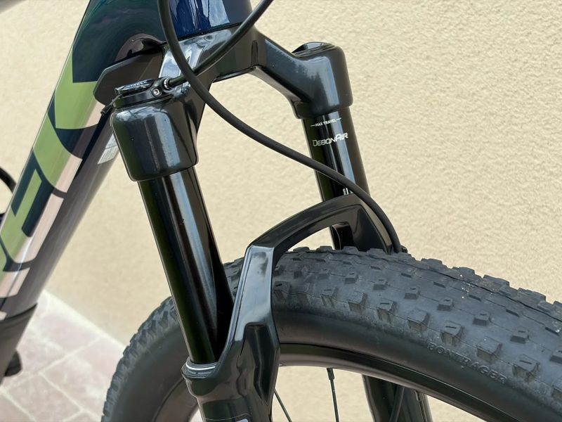 Horské kolo TREK Procaliber 9.6 Blue Carbon Smoke, komponenty SID/XT, vel. ML – ZÁNOVNÍ