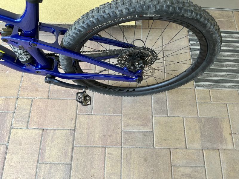 Lehký karbonový ráfek Bontrager Kovee Pro – jako nový, v záruce