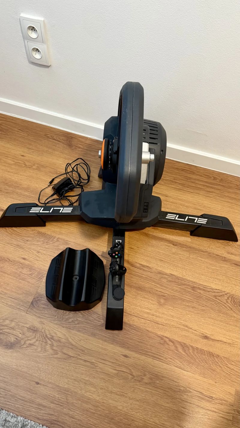 Chytrý trenažér Elite Direto+ vč. Zwift Cog & Click v2 - v záruce do 15.1.2027