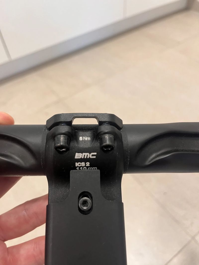 BMC ICS2 cockpit – karbon: řídítka RCB01 420 mm + představec 110 mm