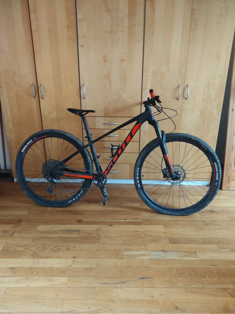 sportovní horské kolo (XC hardtail) SCOTT Scale 960 postavené na rychlých 29" kolech