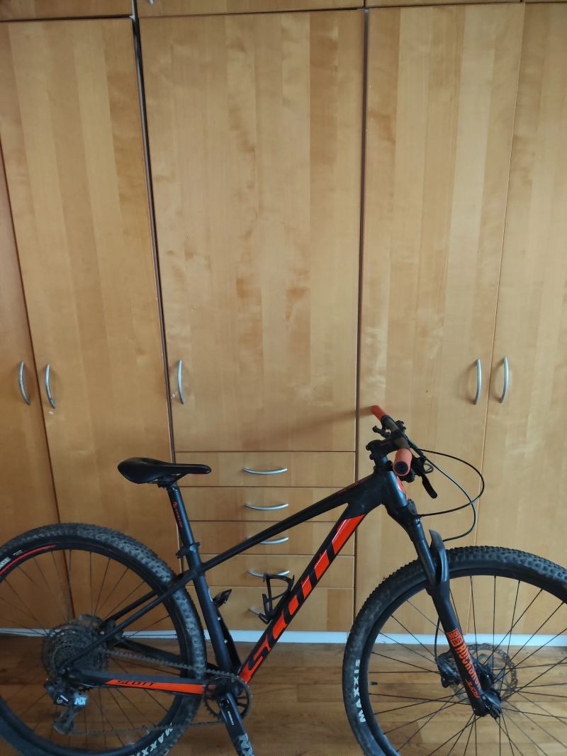 sportovní horské kolo (XC hardtail) SCOTT Scale 960 postavené na rychlých 29" kolech