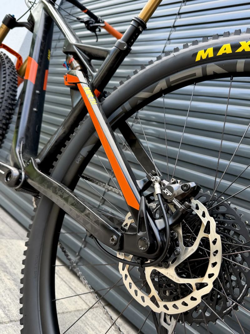 CUBE AMS 100 C:68 TM 29, vel. M