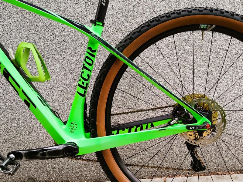 Ghost LECTOR LC 8.9 Di2 vel. S, 29", carbon, elektrické řazení, 10,9 Kg