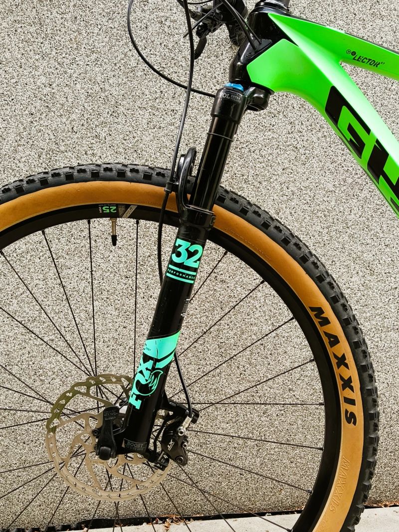Ghost LECTOR LC 8.9 Di2 vel. S, 29", carbon, elektrické řazení, 10,9 Kg