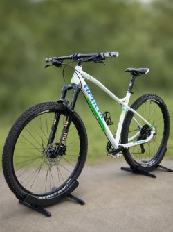 Kolo Apache Hawk A9 velikost L (19'') , kola 29''