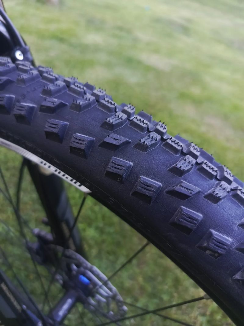 Kolo Apache Hawk A9 velikost L (19'') , kola 29''